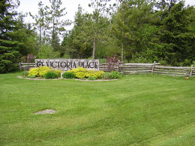 Victoria Place South Entrance Sign